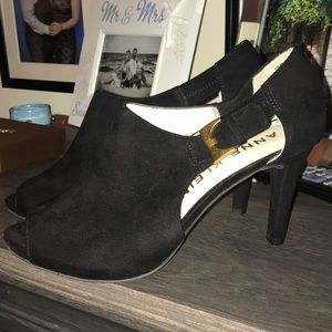 Anne Klein Black Gold Buckle open Toed heels